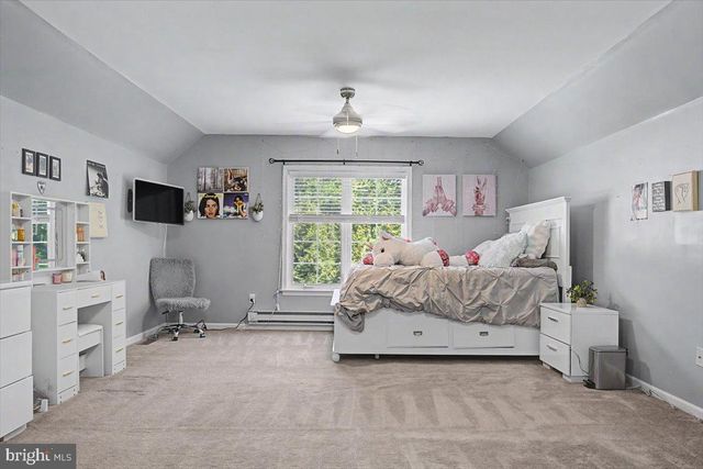 69 MEADOWCROFT LN, Lincoln University, PA 19352