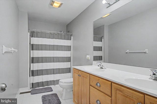 69 MEADOWCROFT LN, Lincoln University, PA 19352