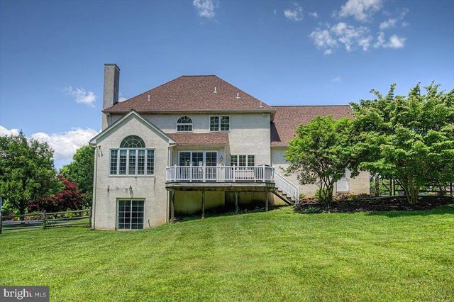 69 MEADOWCROFT LN, Lincoln University, PA 19352