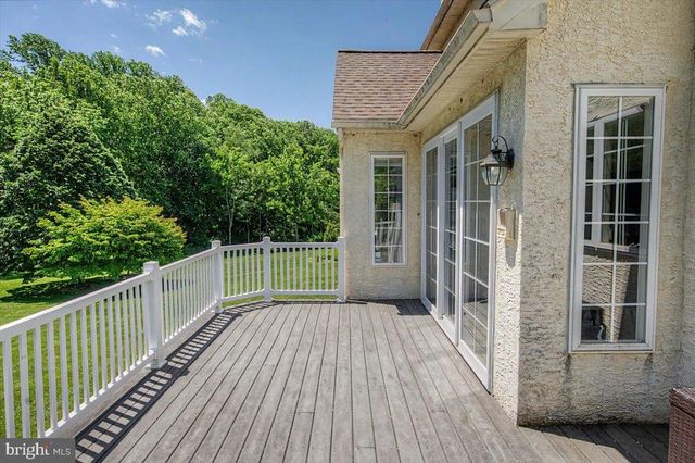 69 MEADOWCROFT LN, Lincoln University, PA 19352