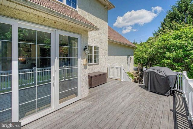 69 MEADOWCROFT LN, Lincoln University, PA 19352