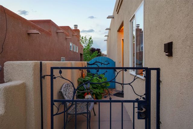 10209 Jarash Place NE, Albuquerque, NM 87122