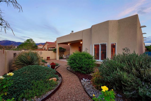 10209 Jarash Place NE, Albuquerque, NM 87122