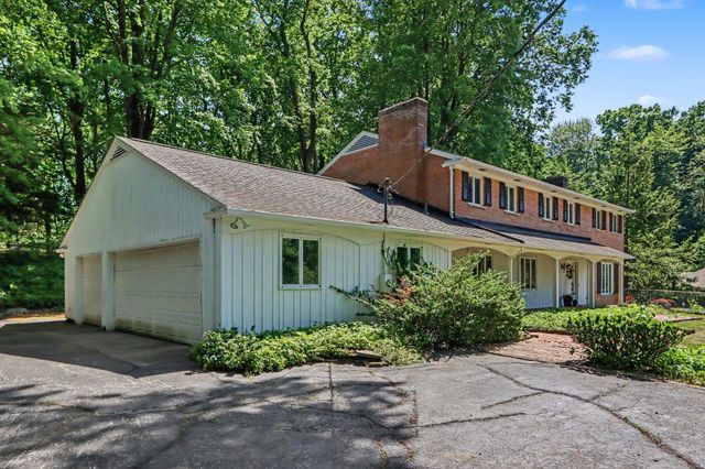 5453 Glen Harbor Drive, Kalamazoo, MI 49009