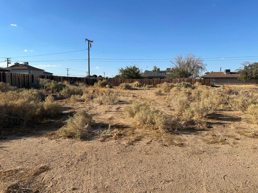 Hemlock Avenue, California City, CA 93505