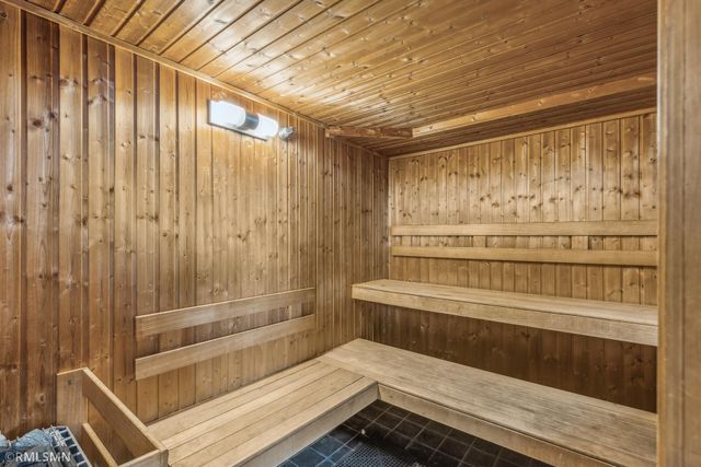 26 10th Street W 601, Saint Paul, MN 55102