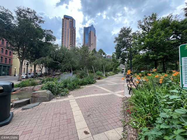 26 10th Street W 601, Saint Paul, MN 55102