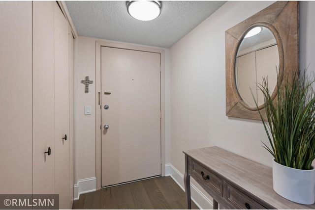 26 10th Street W 601, Saint Paul, MN 55102