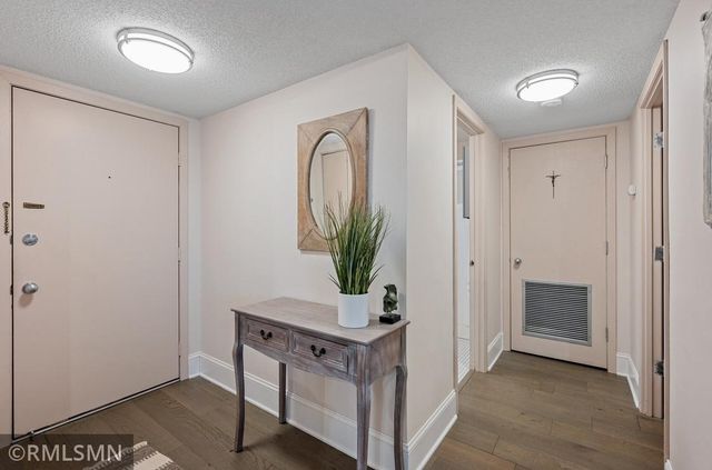 26 10th Street W 601, Saint Paul, MN 55102