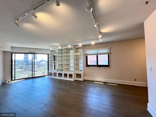 26 10th Street W 601, Saint Paul, MN 55102