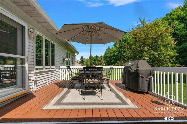 8150 Country Pine Drive Se, Caledonia Twp, MI 49302