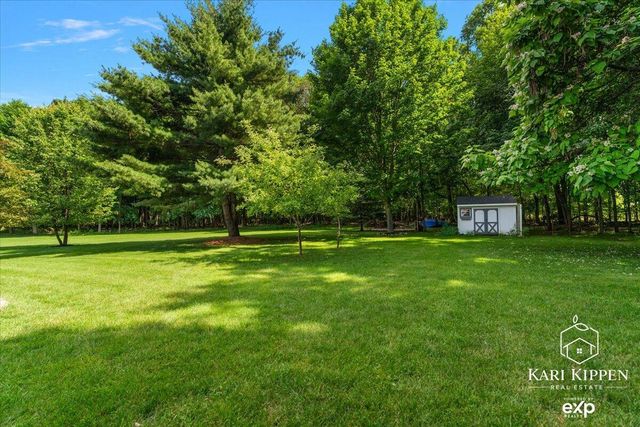 8150 Country Pine Drive Se, Caledonia Twp, MI 49302