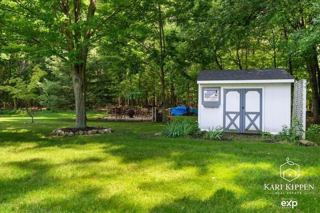 8150 Country Pine Drive Se, Caledonia Twp, MI 49302