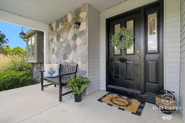 8150 Country Pine Drive Se, Caledonia Twp, MI 49302