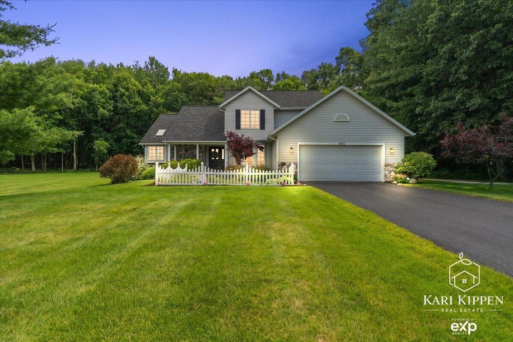 8150 Country Pine Drive Se, Caledonia Twp, MI 49302