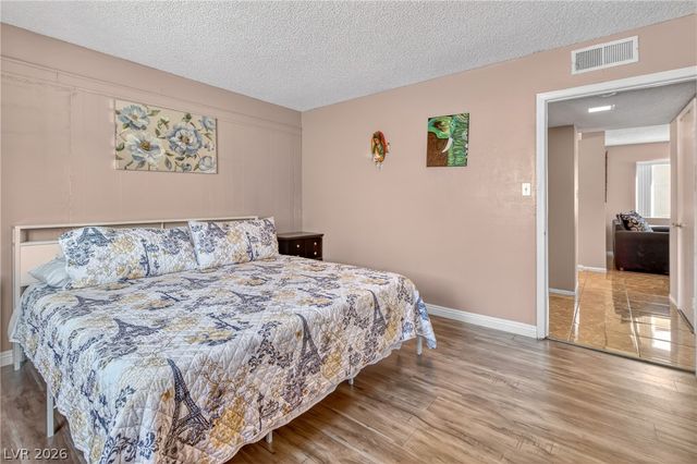 4302 Cloverhill Court, Las Vegas, NV 89147