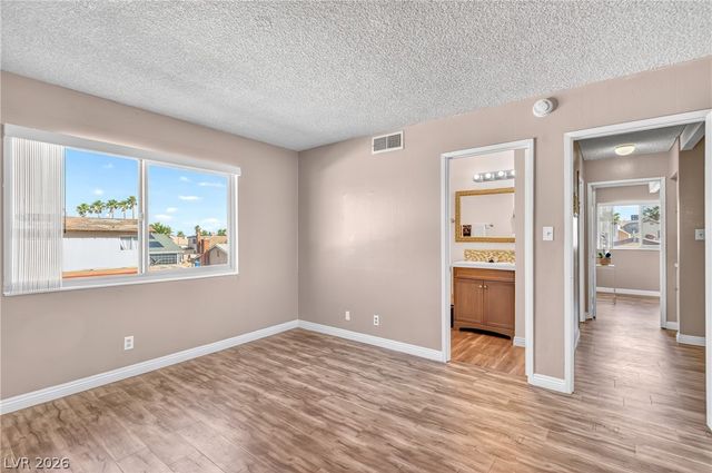 4302 Cloverhill Court, Las Vegas, NV 89147