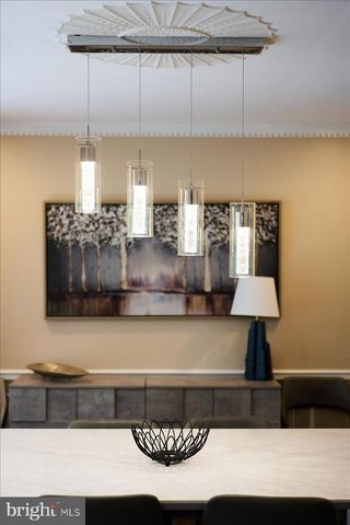 12183 HOLLY KNOLL CIR, Great Falls, VA 22066