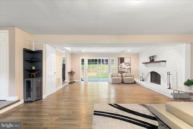 12183 HOLLY KNOLL CIR, Great Falls, VA 22066