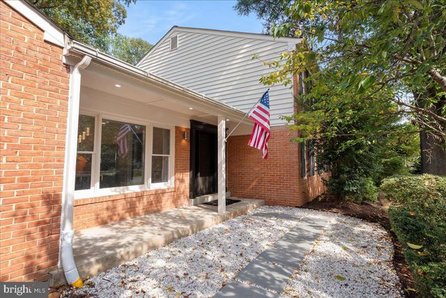 12183 HOLLY KNOLL CIR, Great Falls, VA 22066