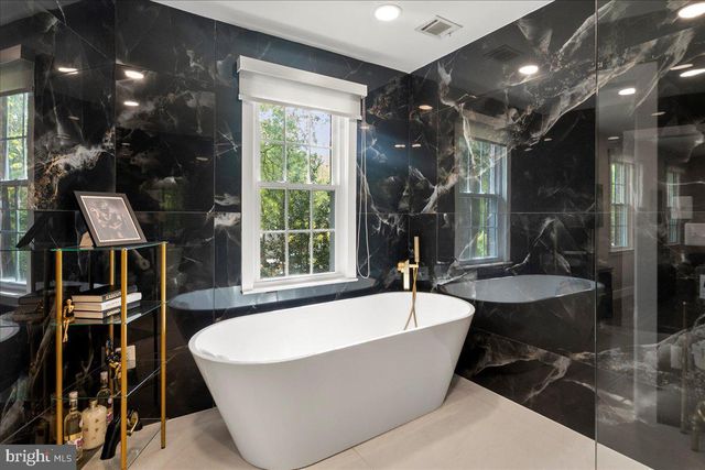 12183 HOLLY KNOLL CIR, Great Falls, VA 22066