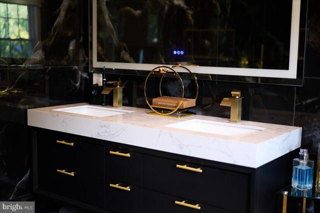 12183 HOLLY KNOLL CIR, Great Falls, VA 22066