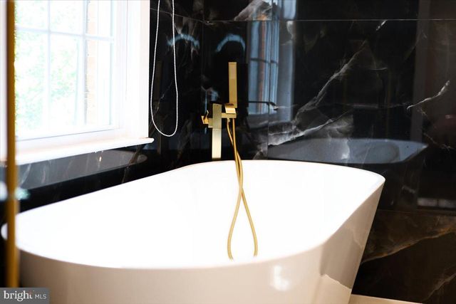 12183 HOLLY KNOLL CIR, Great Falls, VA 22066