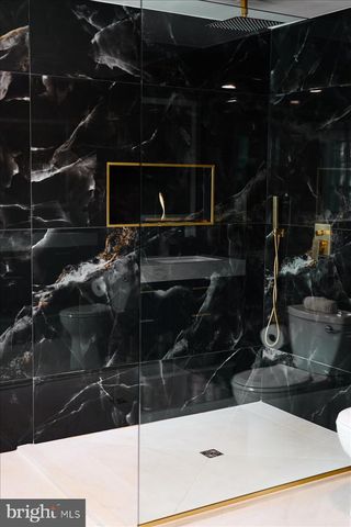 12183 HOLLY KNOLL CIR, Great Falls, VA 22066