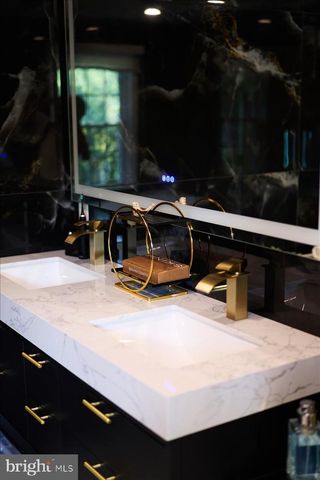 12183 HOLLY KNOLL CIR, Great Falls, VA 22066