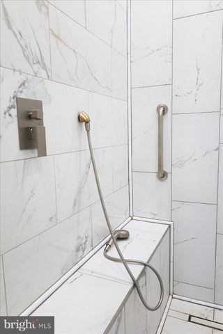 12183 HOLLY KNOLL CIR, Great Falls, VA 22066