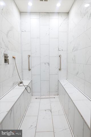 12183 HOLLY KNOLL CIR, Great Falls, VA 22066