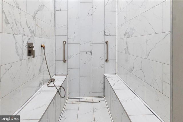 12183 HOLLY KNOLL CIR, Great Falls, VA 22066