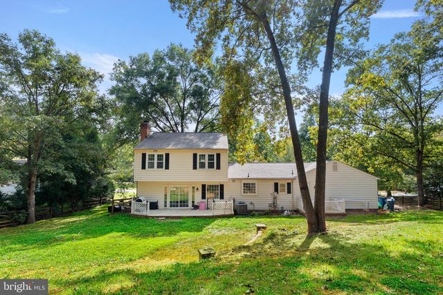 12183 HOLLY KNOLL CIR, Great Falls, VA 22066