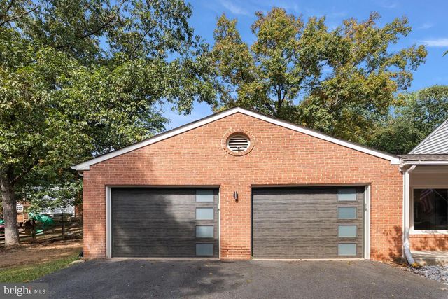 12183 HOLLY KNOLL CIR, Great Falls, VA 22066