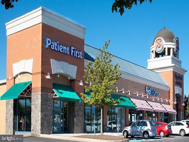 12183 HOLLY KNOLL CIR, Great Falls, VA 22066