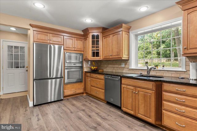 12183 HOLLY KNOLL CIR, Great Falls, VA 22066