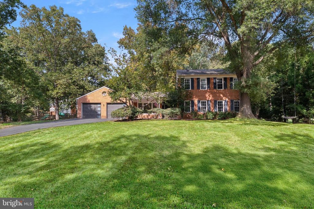 12183 HOLLY KNOLL CIR, Great Falls, VA 22066