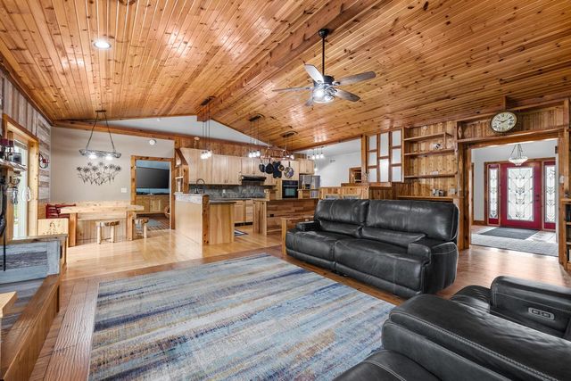 8151 Midland DRIVE, Allenton, WI 53002