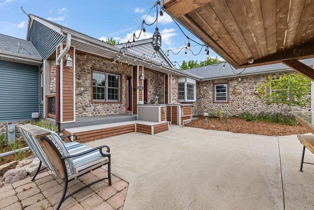 8151 Midland DRIVE, Allenton, WI 53002