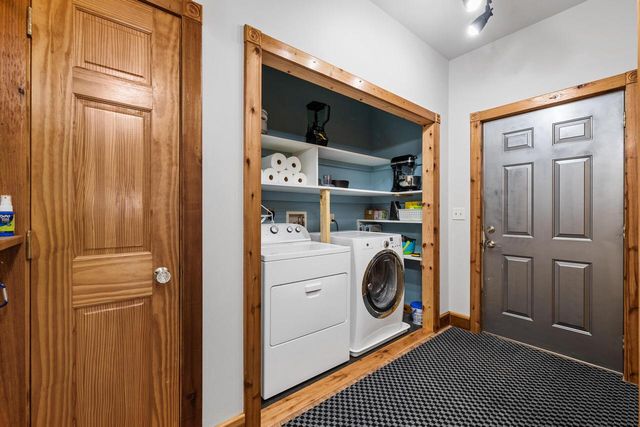 8151 Midland DRIVE, Allenton, WI 53002