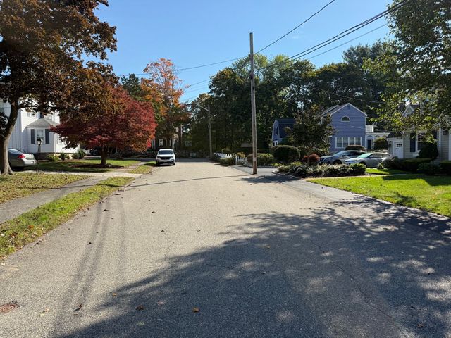 27 Keating Circle, Weymouth, MA 02190