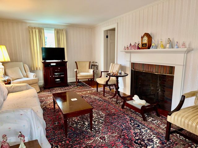27 Keating Circle, Weymouth, MA 02190