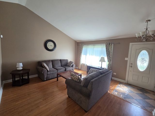 1002 Loren Drive, Joliet, IL 60431