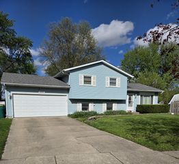 1002 Loren Drive, Joliet, IL 60431