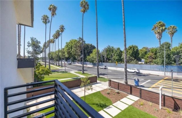 4928 8th Avenue, Los Angeles, CA 90043