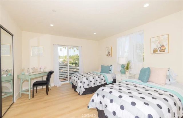 4928 8th Avenue, Los Angeles, CA 90043