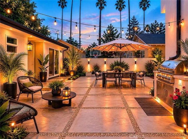 4928 8th Avenue, Los Angeles, CA 90043