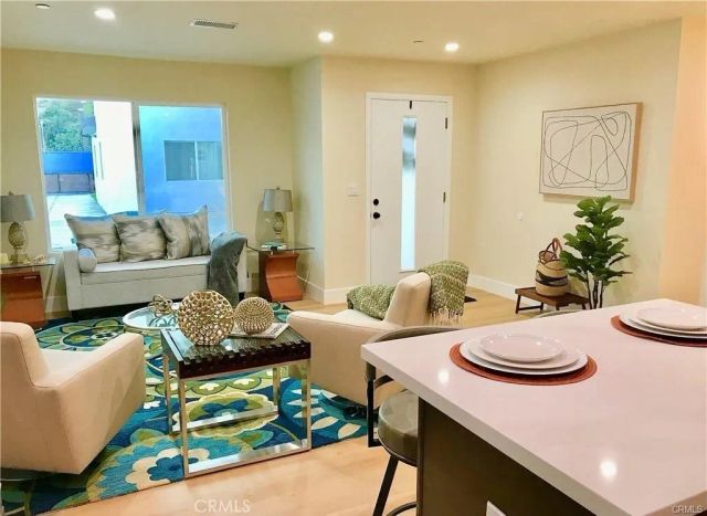 4928 8th Avenue, Los Angeles, CA 90043