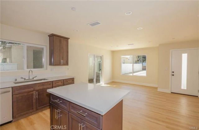 4928 8th Avenue, Los Angeles, CA 90043