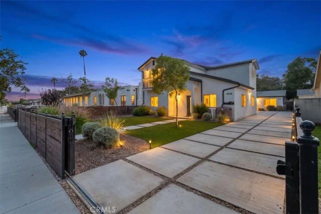 4928 8th Avenue, Los Angeles, CA 90043